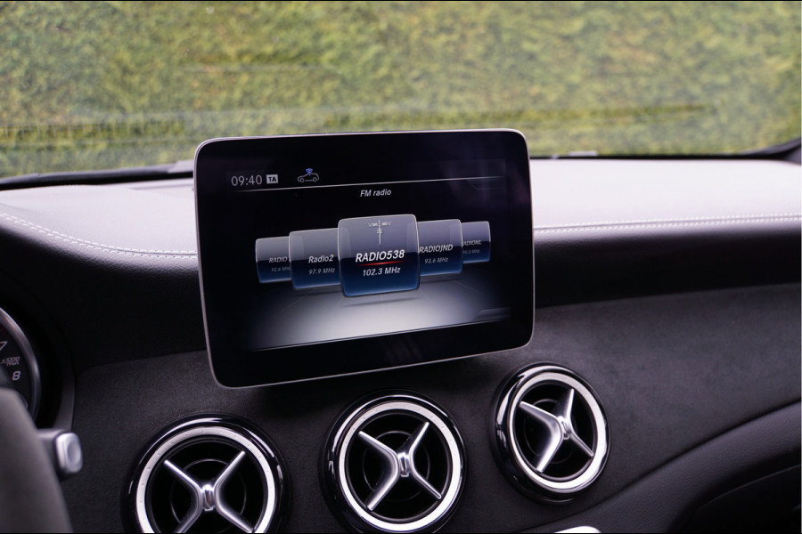 Mercedes-Benz A-Klasse A 180 AMG line WhiteArt Edition Night | Camera Sfeerverlichting Carplay