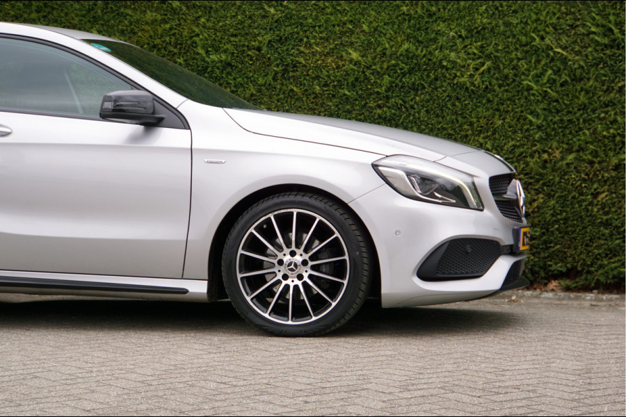 Mercedes-Benz A-Klasse A 180 AMG line WhiteArt Edition Night | Camera Sfeerverlichting Carplay