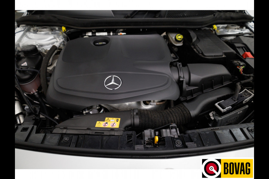 Mercedes-Benz GLA 180 Business Sol. AMG Night Upgrade | Stoelverwarming | Cruise | Elec. klep All season banden, extra getint glas, Led High performance