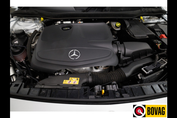Mercedes-Benz GLA 180 Business Sol. AMG Night Upgrade | Stoelverwarming | Cruise | Elec. klep All season banden, extra getint glas, Led High performance