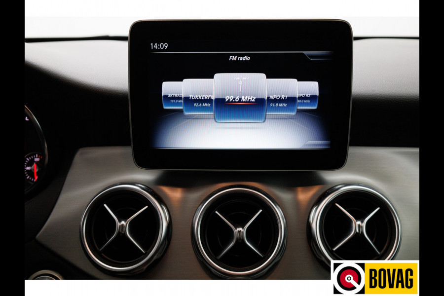 Mercedes-Benz GLA 180 Business Sol. AMG Night Upgrade | Stoelverwarming | Cruise | Elec. klep All season banden, extra getint glas, Led High performance