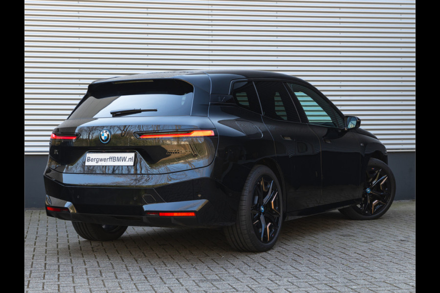 BMW iX M60 - Pano - Bowers & Wilkins - Trekhaak - Stoelventilatie