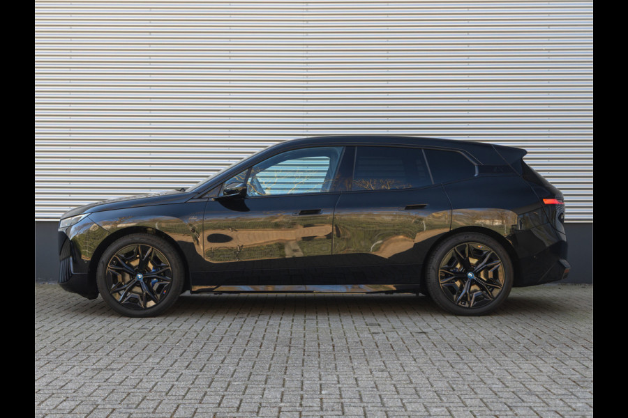 BMW iX M60 - Pano - Bowers & Wilkins - Trekhaak - Stoelventilatie