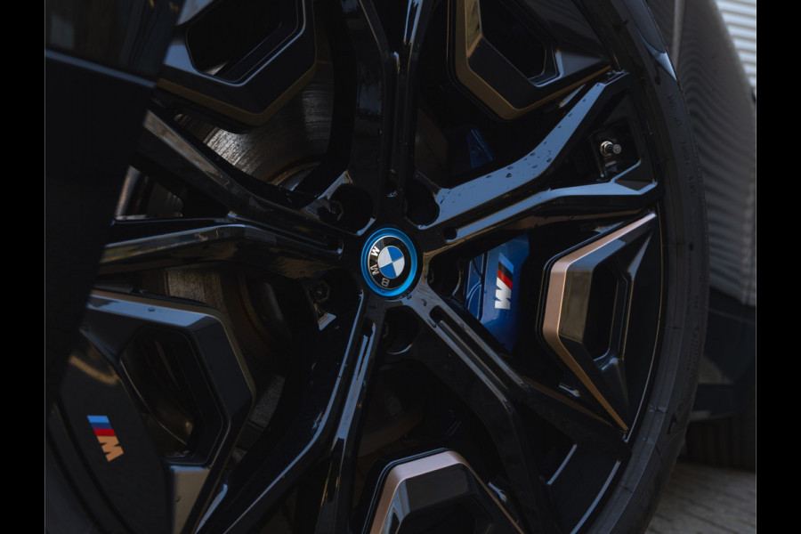 BMW iX M60 - Pano - Bowers & Wilkins - Trekhaak - Stoelventilatie