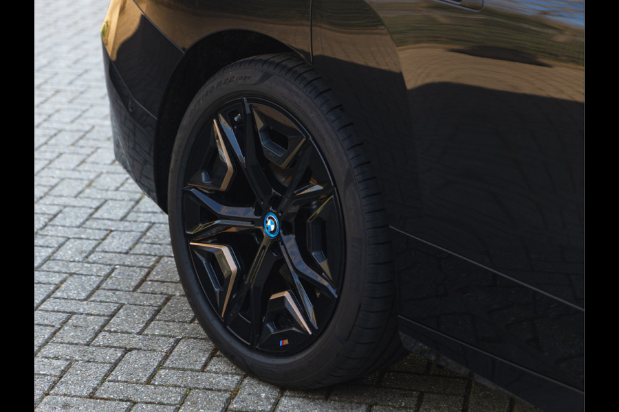 BMW iX M60 - Pano - Bowers & Wilkins - Trekhaak - Stoelventilatie