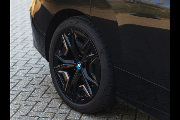 BMW iX M60 - Pano - Bowers & Wilkins - Trekhaak - Stoelventilatie