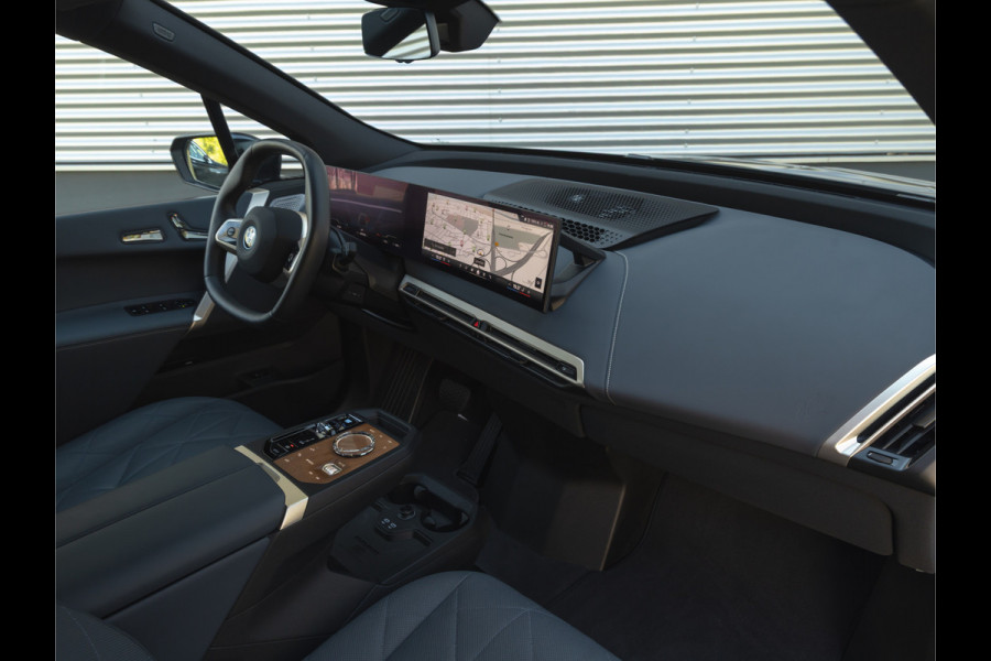 BMW iX M60 - Pano - Bowers & Wilkins - Trekhaak - Stoelventilatie