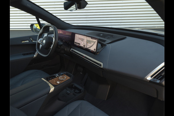 BMW iX M60 - Pano - Bowers & Wilkins - Trekhaak - Stoelventilatie