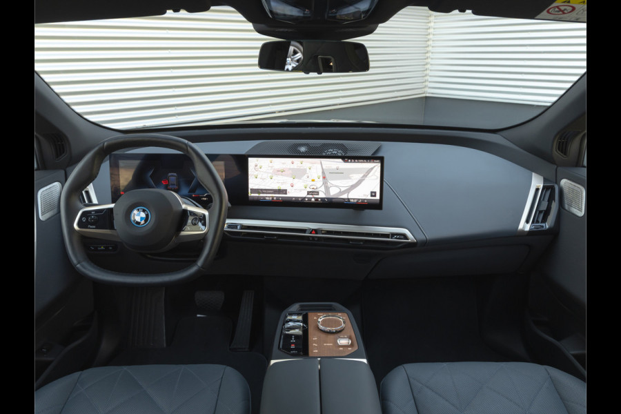 BMW iX M60 - Pano - Bowers & Wilkins - Trekhaak - Stoelventilatie