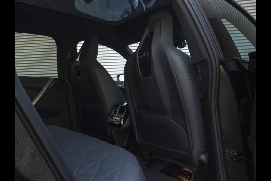 BMW iX M60 - Pano - Bowers & Wilkins - Trekhaak - Stoelventilatie