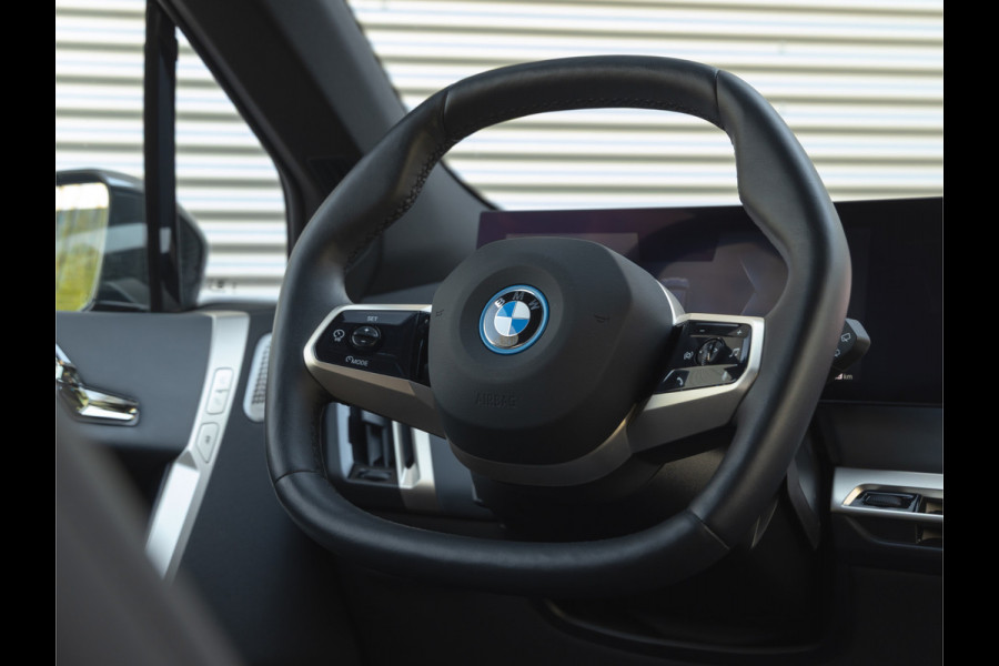 BMW iX M60 - Pano - Bowers & Wilkins - Trekhaak - Stoelventilatie