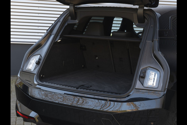 BMW iX M60 - Pano - Bowers & Wilkins - Trekhaak - Stoelventilatie