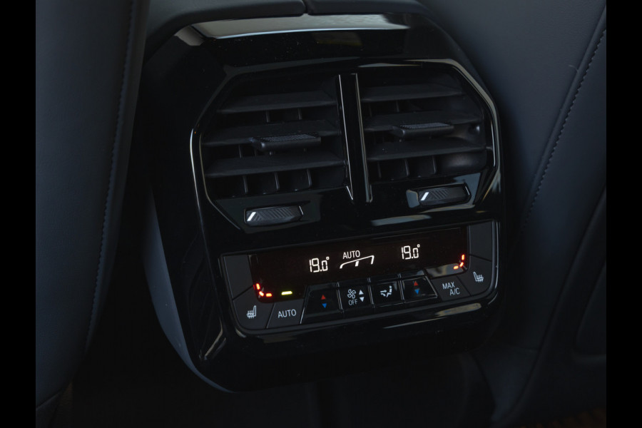 BMW iX M60 - Pano - Bowers & Wilkins - Trekhaak - Stoelventilatie