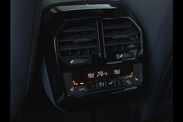 BMW iX M60 - Pano - Bowers & Wilkins - Trekhaak - Stoelventilatie