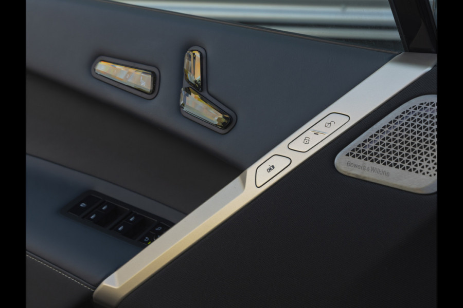 BMW iX M60 - Pano - Bowers & Wilkins - Trekhaak - Stoelventilatie