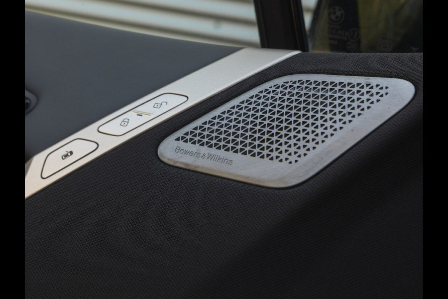 BMW iX M60 - Pano - Bowers & Wilkins - Trekhaak - Stoelventilatie