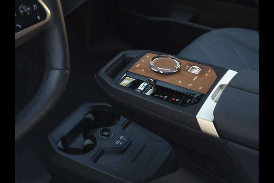 BMW iX M60 - Pano - Bowers & Wilkins - Trekhaak - Stoelventilatie