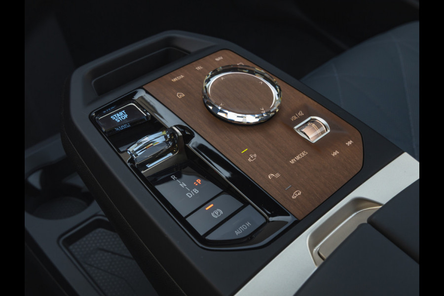 BMW iX M60 - Pano - Bowers & Wilkins - Trekhaak - Stoelventilatie