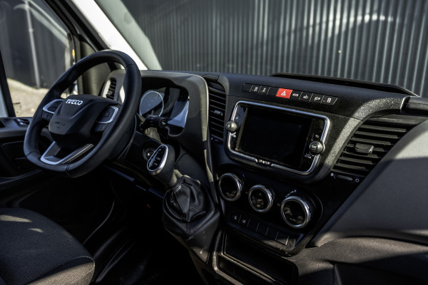 Iveco Daily 40C18 | Bakwagen met laadklep | 180PK | Automaat | Fabrieksgarantie | Navi | Camera | Climate | Cruise | Euro 6