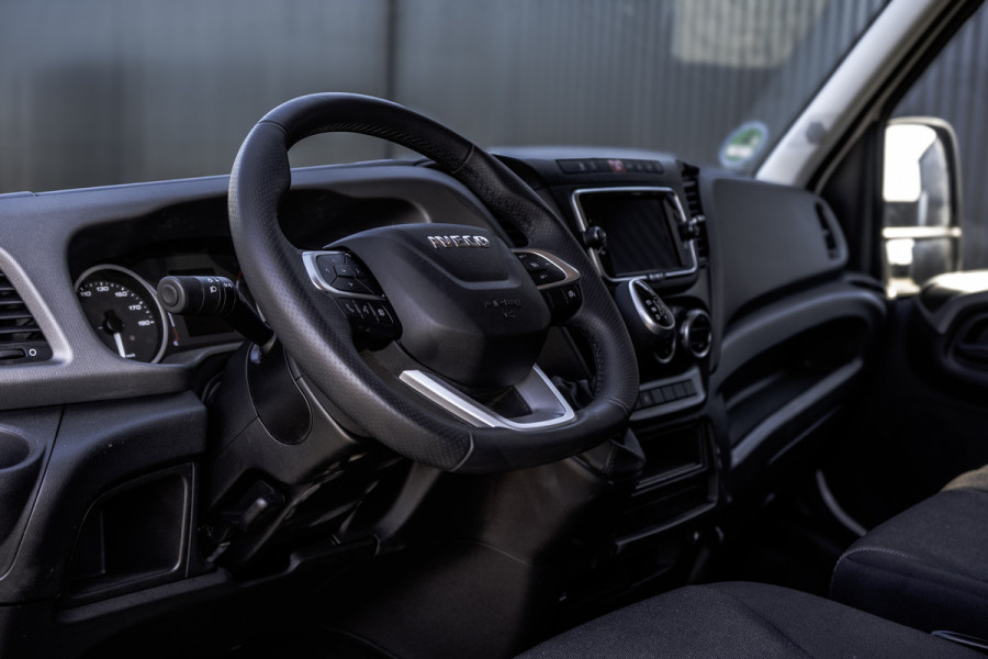 Iveco Daily 40C18 | Bakwagen met laadklep | 180PK | Automaat | Fabrieksgarantie | Navi | Camera | Climate | Cruise | Euro 6