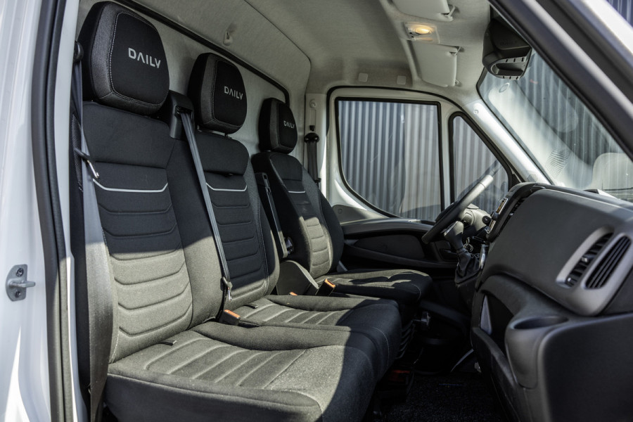 Iveco Daily 40C18 | Bakwagen met laadklep | 180PK | Automaat | Fabrieksgarantie | Navi | Camera | Climate | Cruise | Euro 6