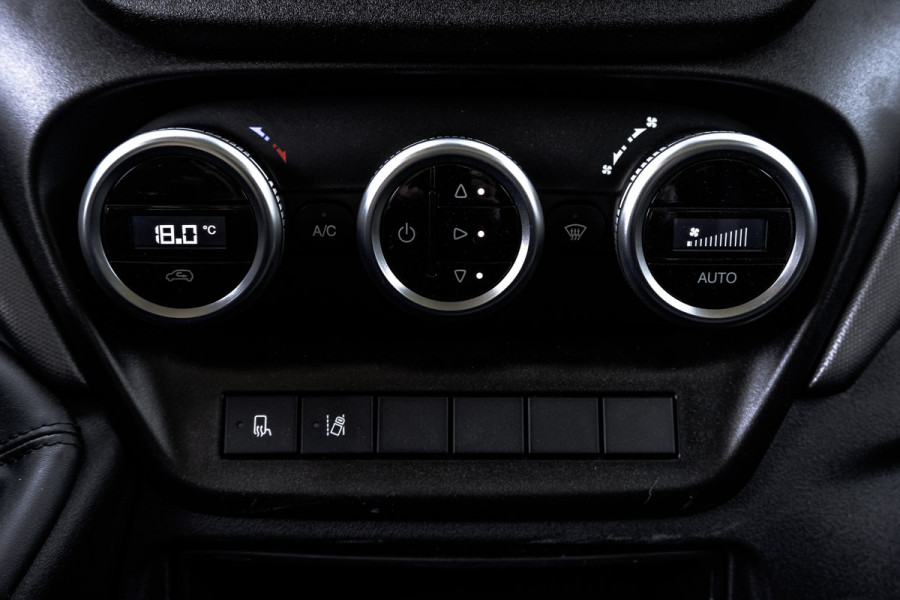 Iveco Daily 40C18 | Bakwagen met laadklep | 180PK | Automaat | Fabrieksgarantie | Navi | Camera | Climate | Cruise | Euro 6