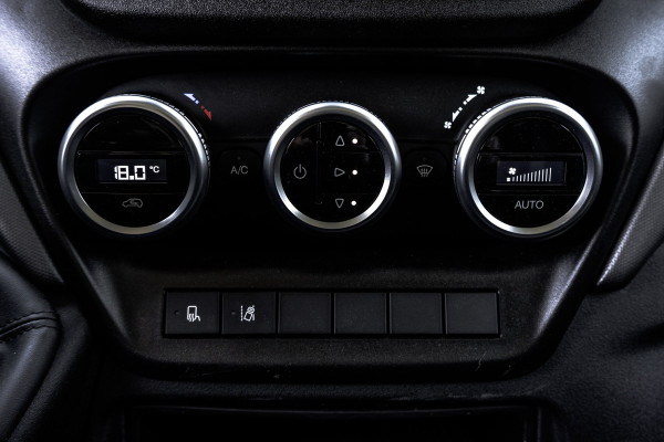 Iveco Daily 40C18 | Bakwagen met laadklep | 180PK | Automaat | Fabrieksgarantie | Navi | Camera | Climate | Cruise | Euro 6