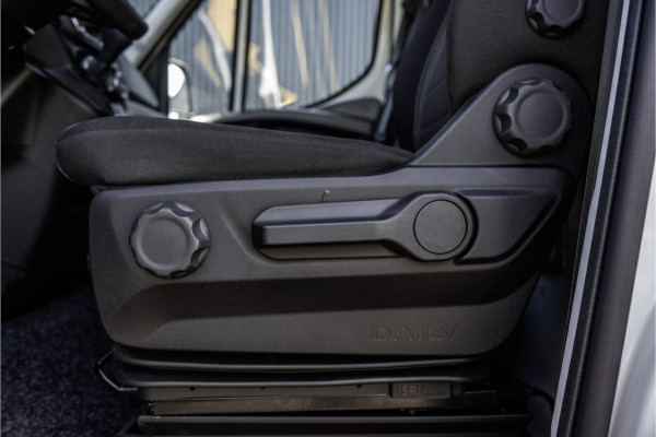 Iveco Daily 40C18 | Bakwagen met laadklep | 180PK | Automaat | Fabrieksgarantie | Navi | Camera | Climate | Cruise | Euro 6