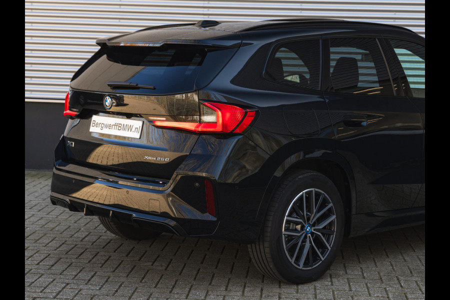 BMW X1 xDrive25e M-Sport - Pano - Driving Ass Plus - Stoelverwarming