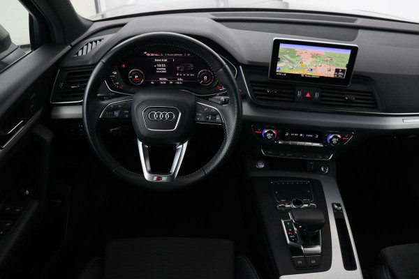 Audi Q5 50 TFSIe quattro S edition | Panoramadak | Trekhaak | Adaptive cruise | Massage | Luchtvering | Camera | Stoelverwarming | Carplay | Half leder | Virtual Cockpit | Audi Exclusive Lak
