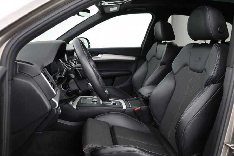 Audi Q5 50 TFSIe quattro S edition | Panoramadak | Trekhaak | Adaptive cruise | Massage | Luchtvering | Camera | Stoelverwarming | Carplay | Half leder | Virtual Cockpit | Audi Exclusive Lak