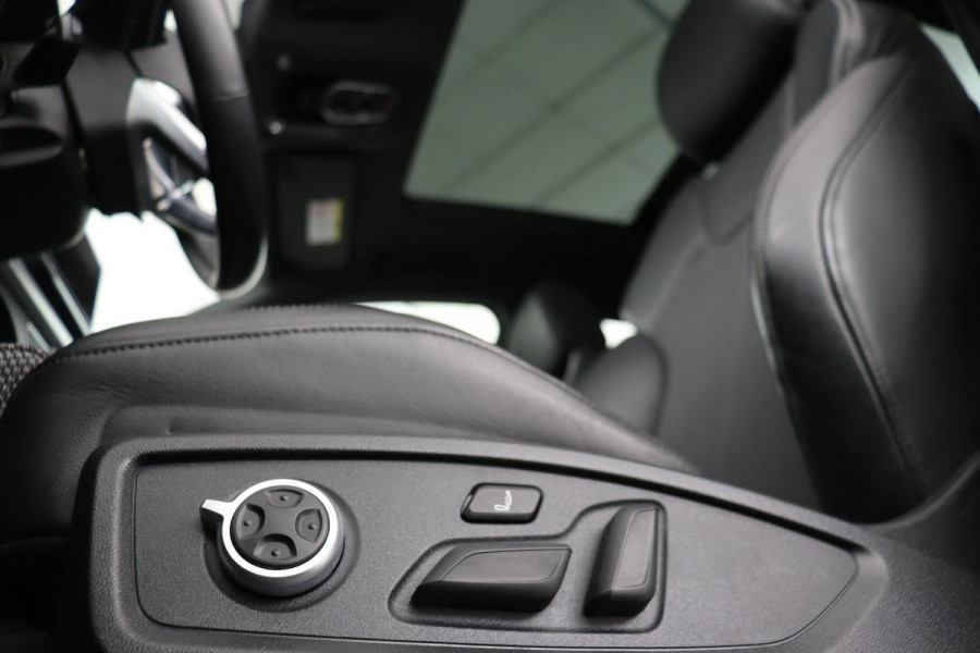 Audi Q5 50 TFSIe quattro S edition | Panoramadak | Trekhaak | Adaptive cruise | Massage | Luchtvering | Camera | Stoelverwarming | Carplay | Half leder | Virtual Cockpit | Audi Exclusive Lak