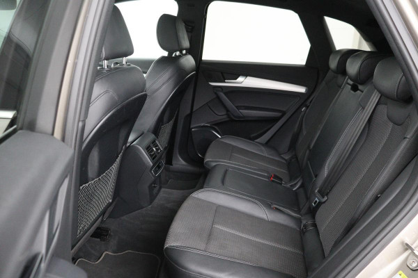 Audi Q5 50 TFSIe quattro S edition | Panoramadak | Trekhaak | Adaptive cruise | Massage | Luchtvering | Camera | Stoelverwarming | Carplay | Half leder | Virtual Cockpit | Audi Exclusive Lak