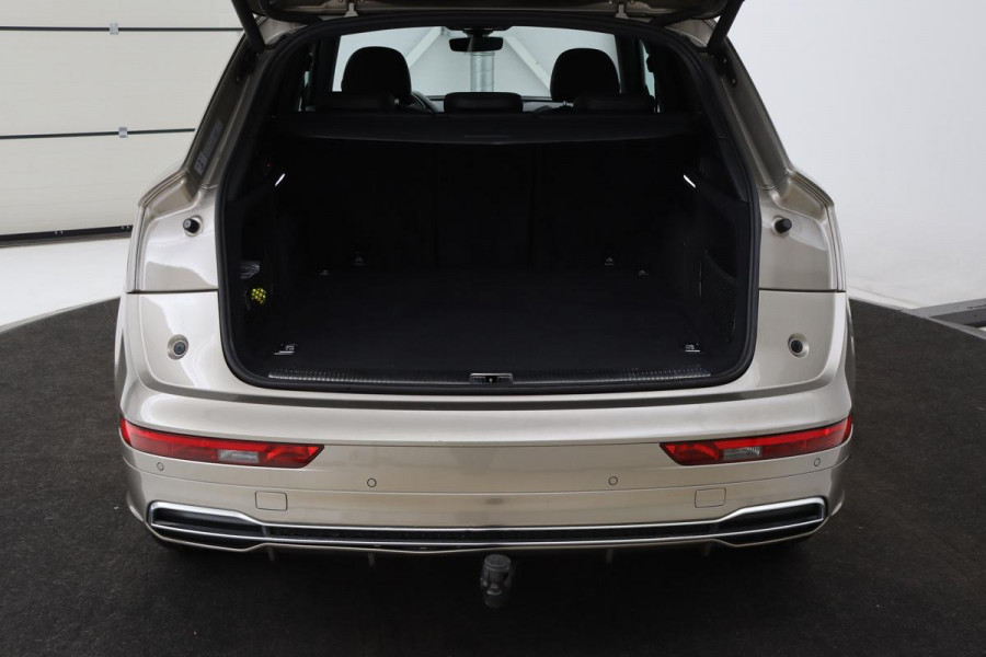 Audi Q5 50 TFSIe quattro S edition | Panoramadak | Trekhaak | Adaptive cruise | Massage | Luchtvering | Camera | Stoelverwarming | Carplay | Half leder | Virtual Cockpit | Audi Exclusive Lak