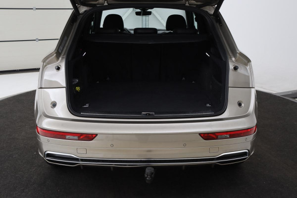 Audi Q5 50 TFSIe quattro S edition | Panoramadak | Trekhaak | Adaptive cruise | Massage | Luchtvering | Camera | Stoelverwarming | Carplay | Half leder | Virtual Cockpit | Audi Exclusive Lak
