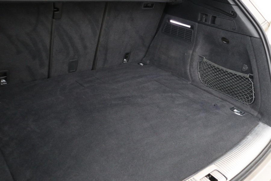 Audi Q5 50 TFSIe quattro S edition | Panoramadak | Trekhaak | Adaptive cruise | Massage | Luchtvering | Camera | Stoelverwarming | Carplay | Half leder | Virtual Cockpit | Audi Exclusive Lak