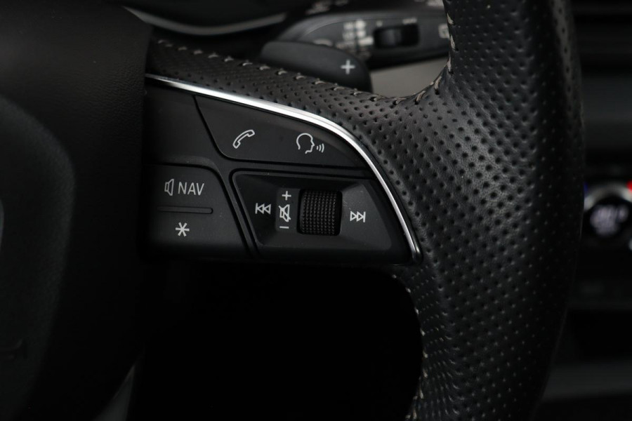 Audi Q5 50 TFSIe quattro S edition | Panoramadak | Trekhaak | Adaptive cruise | Massage | Luchtvering | Camera | Stoelverwarming | Carplay | Half leder | Virtual Cockpit | Audi Exclusive Lak