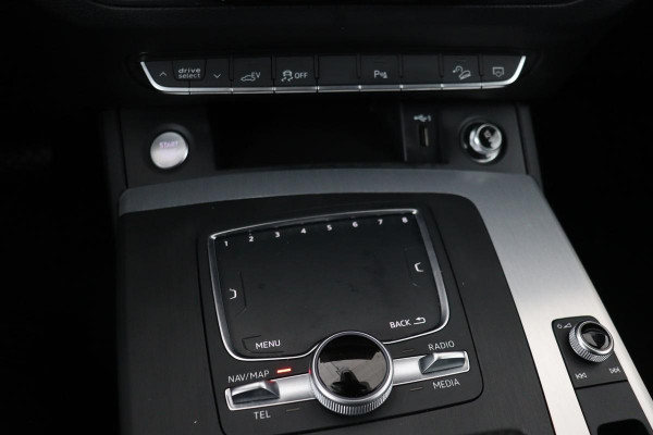 Audi Q5 50 TFSIe quattro S edition | Panoramadak | Trekhaak | Adaptive cruise | Massage | Luchtvering | Camera | Stoelverwarming | Carplay | Half leder | Virtual Cockpit | Audi Exclusive Lak