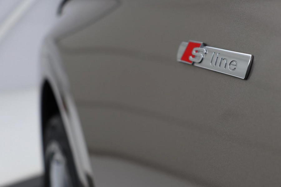 Audi Q5 50 TFSIe quattro S edition | Panoramadak | Trekhaak | Adaptive cruise | Massage | Luchtvering | Camera | Stoelverwarming | Carplay | Half leder | Virtual Cockpit | Audi Exclusive Lak