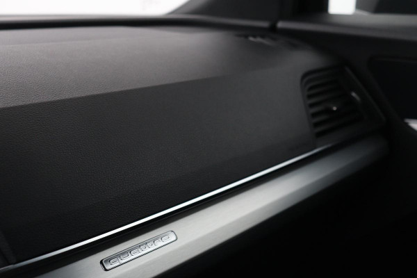 Audi Q5 50 TFSIe quattro S edition | Panoramadak | Trekhaak | Adaptive cruise | Massage | Luchtvering | Camera | Stoelverwarming | Carplay | Half leder | Virtual Cockpit | Audi Exclusive Lak