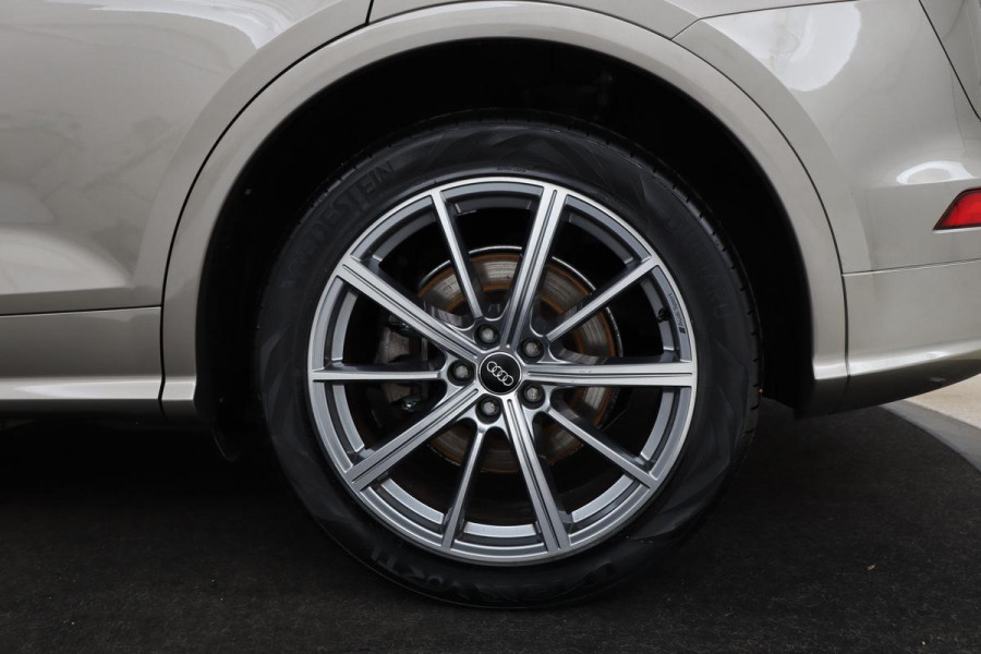 Audi Q5 50 TFSIe quattro S edition | Panoramadak | Trekhaak | Adaptive cruise | Massage | Luchtvering | Camera | Stoelverwarming | Carplay | Half leder | Virtual Cockpit | Audi Exclusive Lak