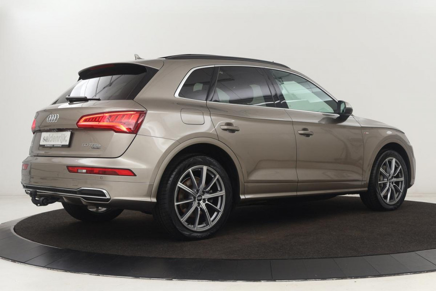 Audi Q5 50 TFSIe quattro S edition | Panoramadak | Trekhaak | Adaptive cruise | Massage | Luchtvering | Camera | Stoelverwarming | Carplay | Half leder | Virtual Cockpit | Audi Exclusive Lak