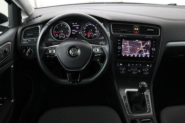 Volkswagen Golf 1.6 TDI Comfortline | Trekhaak | Carplay | Adaptive cruise | Navigatie | Climate control | Parkeerhulp | LED | Bluetooth | Regen-/lichtsensor