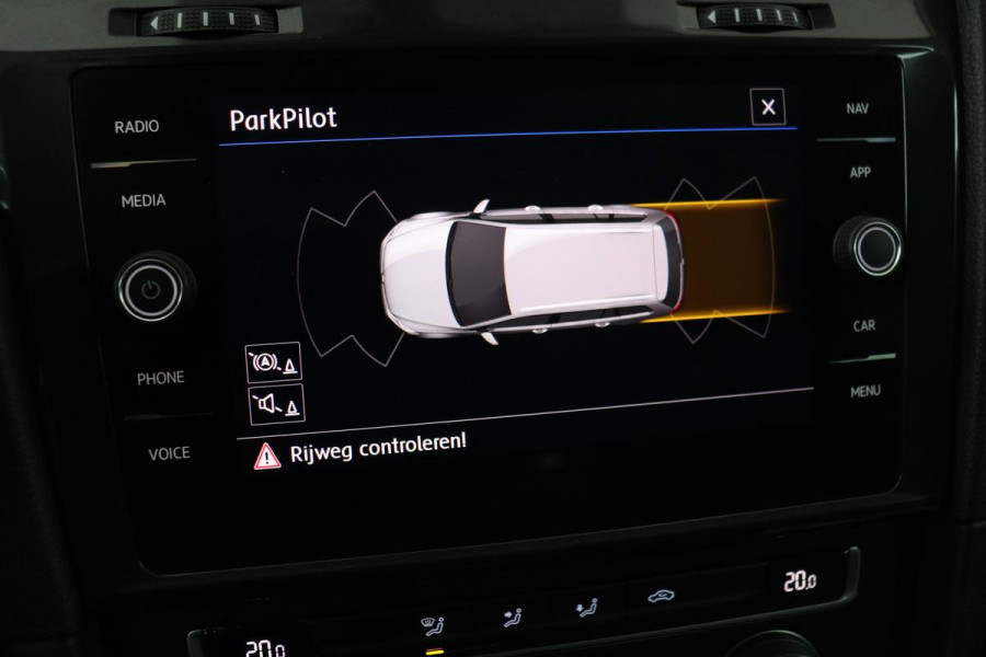 Volkswagen Golf 1.6 TDI Comfortline | Trekhaak | Carplay | Adaptive cruise | Navigatie | Climate control | Parkeerhulp | LED | Bluetooth | Regen-/lichtsensor