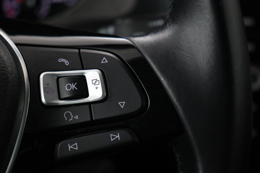 Volkswagen Golf 1.6 TDI Comfortline | Trekhaak | Carplay | Adaptive cruise | Navigatie | Climate control | Parkeerhulp | LED | Bluetooth | Regen-/lichtsensor