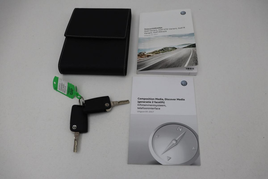 Volkswagen Golf 1.6 TDI Comfortline | Trekhaak | Carplay | Adaptive cruise | Navigatie | Climate control | Parkeerhulp | LED | Bluetooth | Regen-/lichtsensor