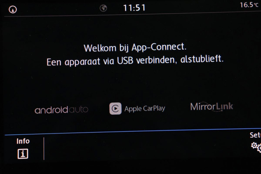 Volkswagen Golf 1.6 TDI Comfortline | Trekhaak | Carplay | Adaptive cruise | Navigatie | Climate control | Parkeerhulp | LED | Bluetooth | Regen-/lichtsensor