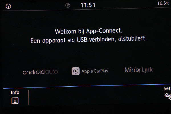 Volkswagen Golf 1.6 TDI Comfortline | Trekhaak | Carplay | Adaptive cruise | Navigatie | Climate control | Parkeerhulp | LED | Bluetooth | Regen-/lichtsensor
