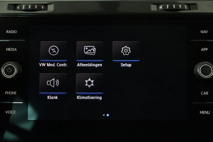 Volkswagen Golf 1.6 TDI Comfortline | Trekhaak | Carplay | Adaptive cruise | Navigatie | Climate control | Parkeerhulp | LED | Bluetooth | Regen-/lichtsensor