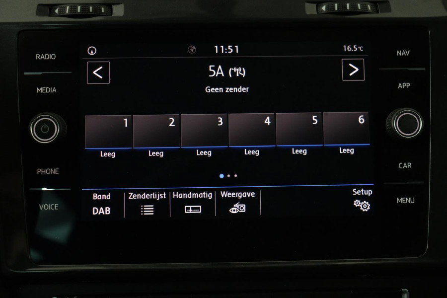 Volkswagen Golf 1.6 TDI Comfortline | Trekhaak | Carplay | Adaptive cruise | Navigatie | Climate control | Parkeerhulp | LED | Bluetooth | Regen-/lichtsensor